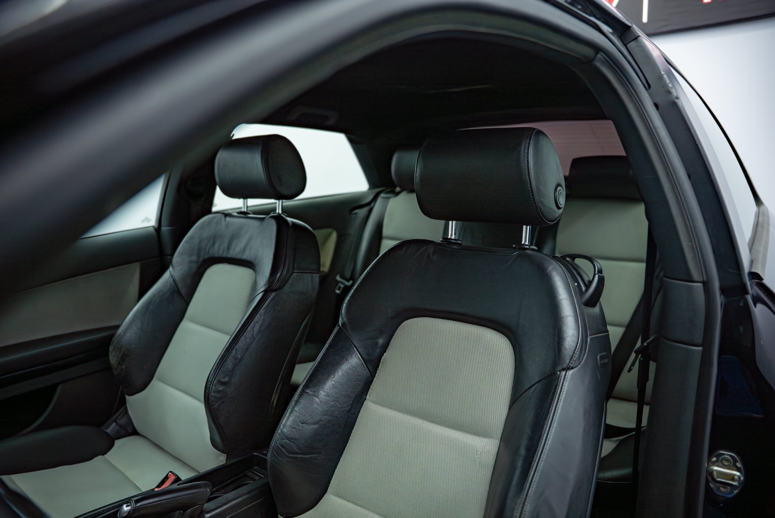 audi-a3-custom-rent-a-car-bacau (8)